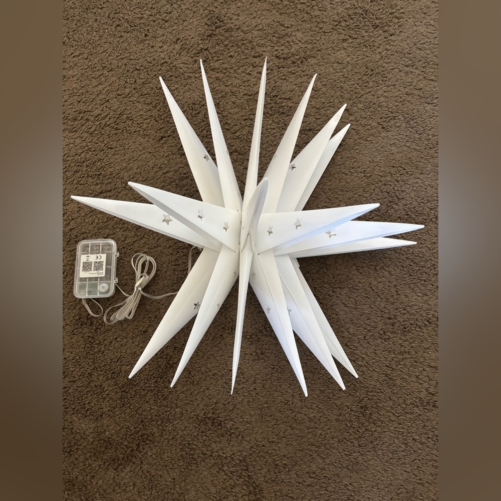 White Star-Shaped Light